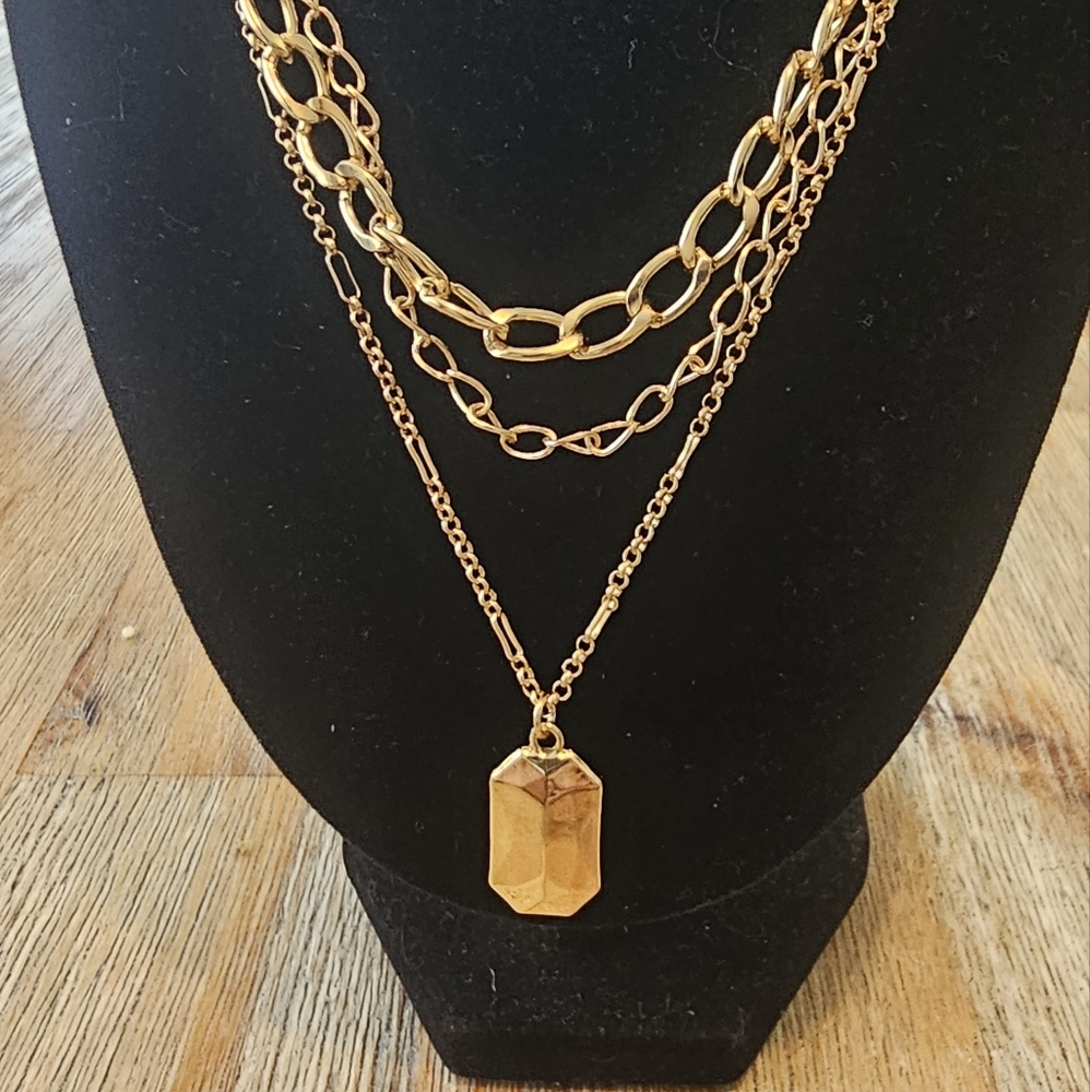 Elegant Three Strand Layered Necklace. - Picture 4 of 6